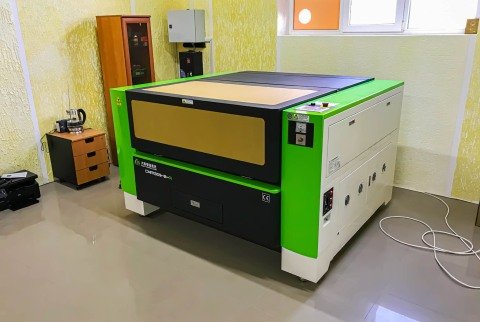 Настройка, установка лазерного станка Yueming CMA1309-B-A вид сверху (Краснодар)